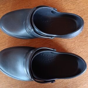 Women's size 6 Crocs. WORN ONCE